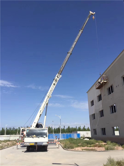 自贡市“轻装强干”—— 吊车的 “轻量化臂架” 技术